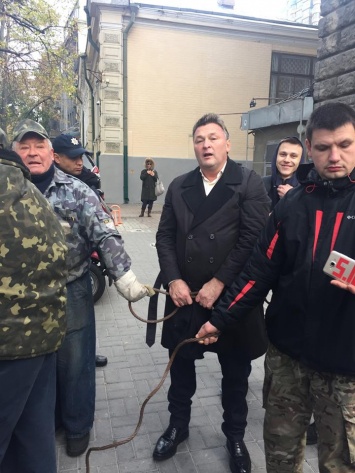 В Киеве арестовали скандального миллионера-популиста и чуть не отобрали его кофе-машину