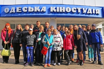 Для ребят из зоны АТО организовали культурную программу с посещением одесских музеев и киностудии