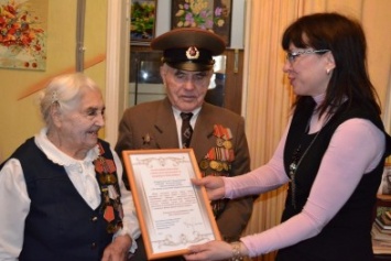Гаспринских Ветеранов ВОВ Александра и Надежду Поповых поздравляли с 69-й годовщиной семейной жизни