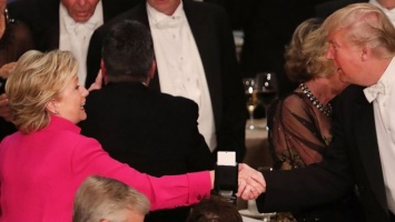 Трамп и Клинтон высмеяли друг друга на благотворительном ужине