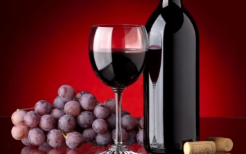 Ученые: Красное вино полезно для женщин с СПКЯ