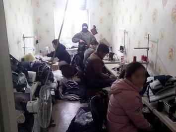 В Одесской области полиция обнаружила шесть цехов, где шили "брендовую" одежду