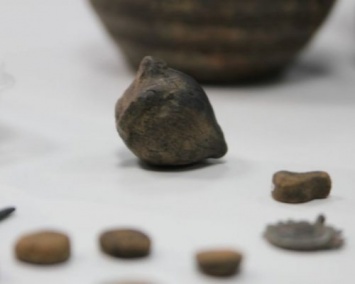 Древнюю погремушку в виде головы нашли археологи