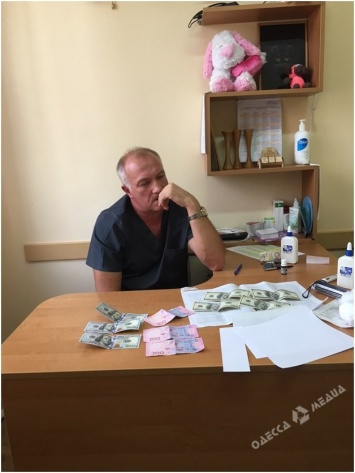 Завотделением Одесской областной больницы задержан на взятке (фото)