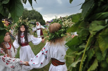 Минобразования рекомендовало праздновать в детсадах Покрова, Купала, веснянки и обжинки