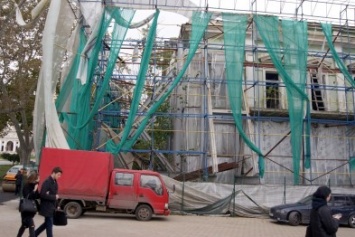 Под окнами Труханова появился монумент бесхозяйственности в Одессе (ФОТО)