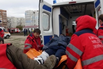 В Мариуполе спасли людей, пострадавших во время обстрела Восточного (ФОТОРЕПОРТАЖ)