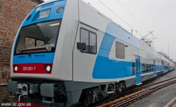 Между Киевом и Харьковом начал ездить двухэтажный поезд