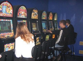 В Запорожье ночью снова разгромили 5 залов с игровыми автоматами