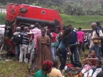 Поезд упал с моста в Камеруне. Огромное количество жертв
