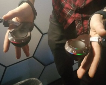 Компания Valve показала прототип нового контроллера для виртуальной реальности