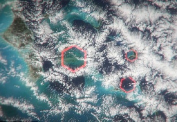 Бермудский треугольник покрывают таинственные облака с шестигранными формами