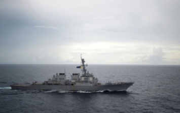 Проход эсминца США в спорных водах разозлил Китай