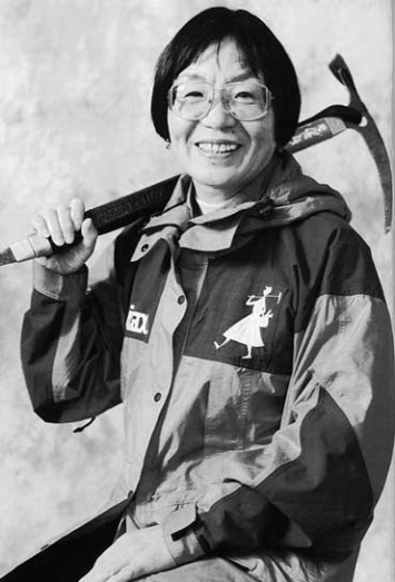 В Японии в возрасте 77 лет умерла первая в мире женщина, покорившая Эверест