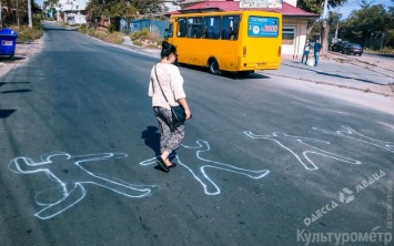 Одесситы нарисовали зебру из «сбитых пешеходов»