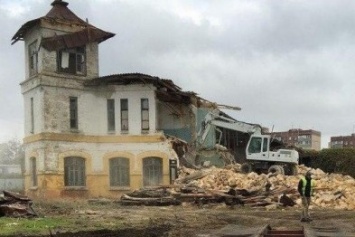 В Одессе на Фонтане разрушили старинный особняк Тиля (ФОТО)