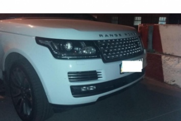 Харьковские пограничники задержали гражданку Украины на угнанном "Range Rover" (ФОТО)