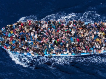 За двое суток в Средиземном море были спасены около 6 тысячи мигрантов