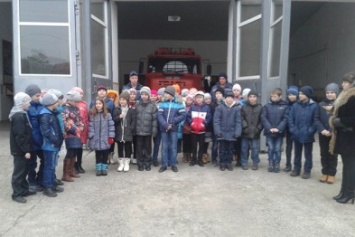 Спасатели на Николаевщине провели экскурсию в пожарную часть для школьников (ФОТО)