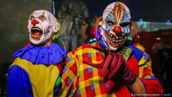 В Германии несколько человек пострадало от нападений злых клоунов