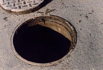 Воры стащили еще десять канализационных люков в Николаеве