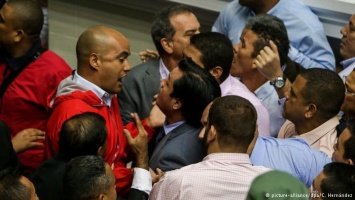 Парламент Венесуэлы потребовал отдать Мадуро под суд