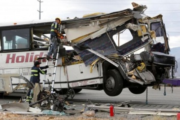 Калифорния: 13 человек погибли в результате столкновения экскурсионного автобуса с фурой