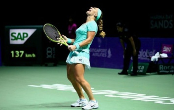 WTA Finals. Кузнецова в тяжелейшем поединке обыгрывает Радваньску