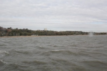 Восточный ветер в Мариуполе изменил береговую линию (ФОТО, ВИДЕО)