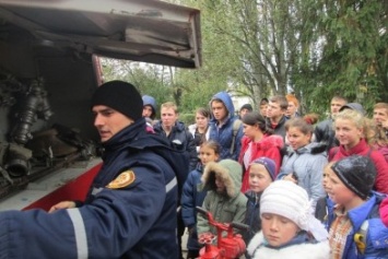 Каланчацкие спасатели учили детей правилам безопасности (фото)