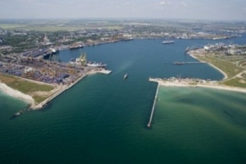 Черноморский порт реконструирует акваторию Сухого лимана