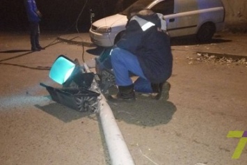 На Одесской Слободке водитель иномарки повалил светофор
