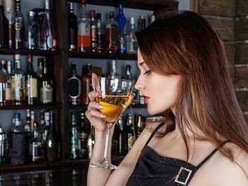Женщины почти догнали мужчин по алкоголизму