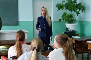 Правоохранители пообщались с добропольскими школьниками о безопасности