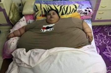 В Египте просят спасти 500-килограммовую женщину