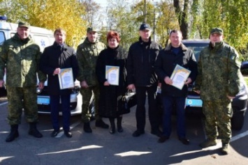 «Правопорядок» в действии: мэр Мирнограда передал полицейским служебные автомобили