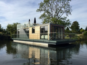 Дизайнеры из Англии представили плавающий «умный» дом