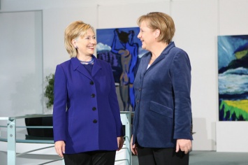 Клинтон во главе США может помочь Германии выступить против агрессивной России - WSJ
