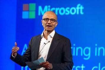 Глава Microsoft признал, что компания провалилась на рынке смартфонов, но пообещал переизобрести компьютер