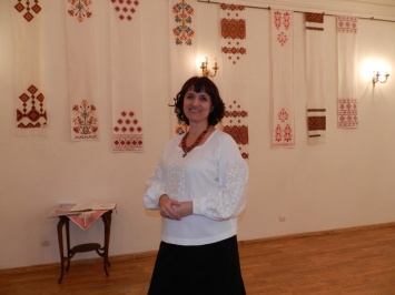 В Литмузее Днепра открылась выставка уникальной вышивки