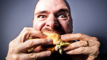 Ученые: Спешка во время еды приводит к развитию диабета II типа