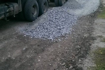 В Бердянске дорожники нарушают технологию при ремонте дорог