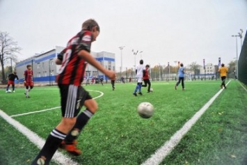 В Сумах на «Барсе» проходит открытый турнир по футболу «Золотая осень»