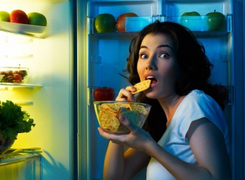 Ученые подтвердили прямую связь между стрессом и перееданием