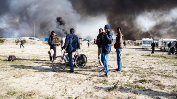 Эвакуация беженцев из нелегального лагеря в Кале завершится 26 октября
