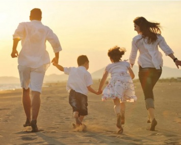 Ученые: Счастливое детство способствует созданию собственной крепкой семьи