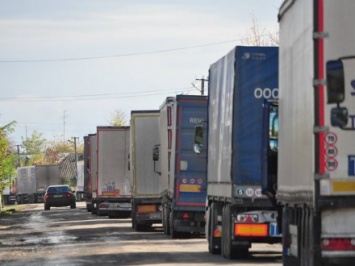 Очередь из грузовых автомобилей образовалась на границе с Румынией