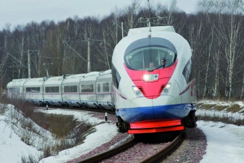 Российский высокоскоростной поезд "Сапсан" застрял во льдах по пути в Москву