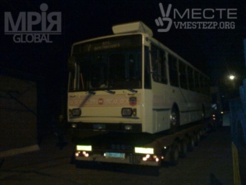 В Запорожье привезли первый новенький троллейбус