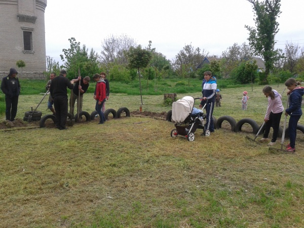 В запорожском селе разыгрался скандал вокруг детской площадки